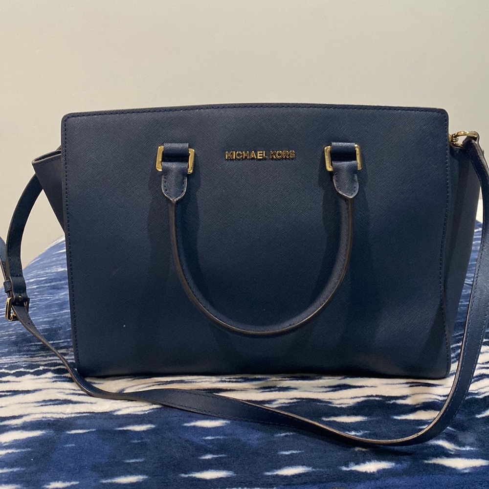 Michael Kors Purse w/strap